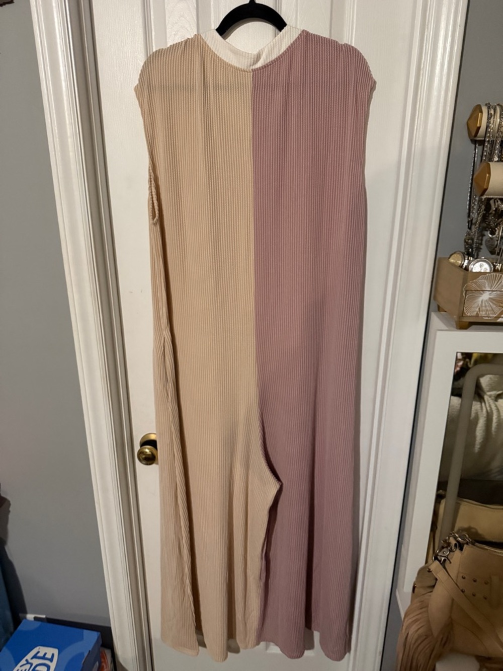 Two-Tone Sleeveless Romper  in Mauve and Cream XL purchased at a Boutique - Picture 4 of 6